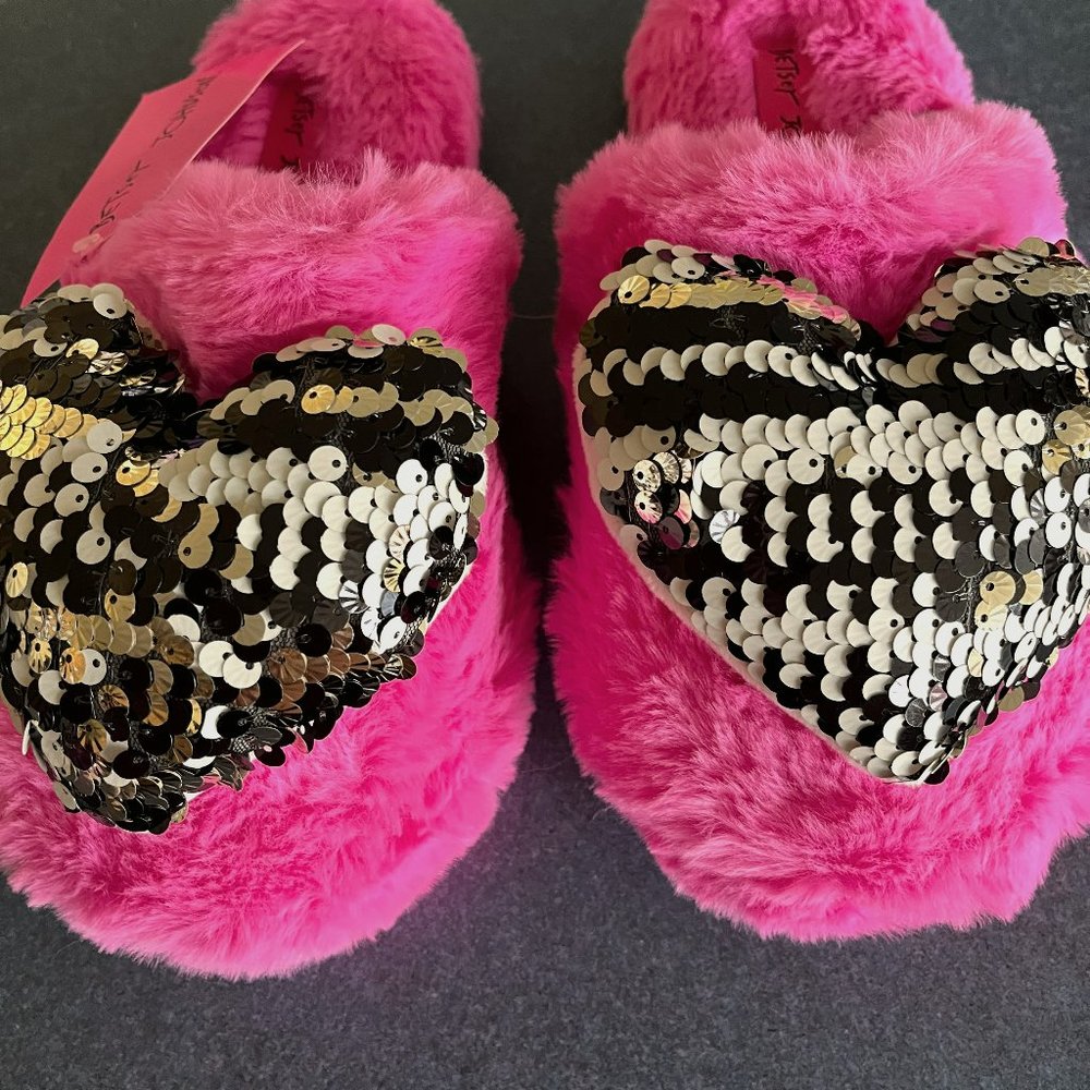 NWT BETSEY JOHNSON HEART FAUX FUR SLIPPERS